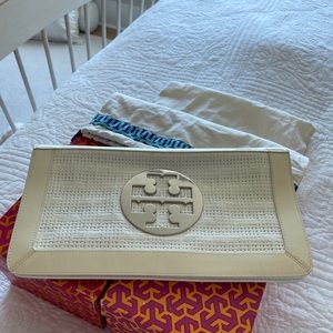 Tory Burch Patent Cream Clutch, shoulder bag